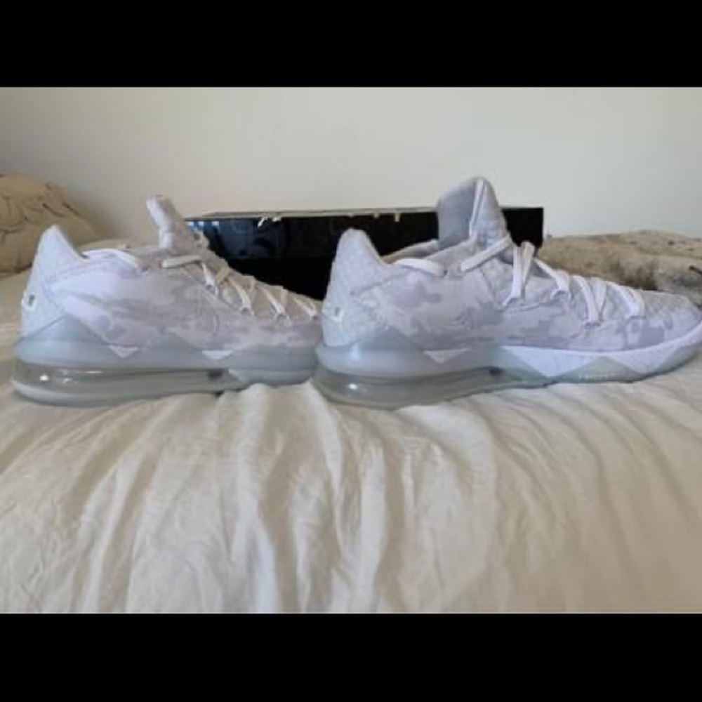 Lebron XII Low Basketball Shoes